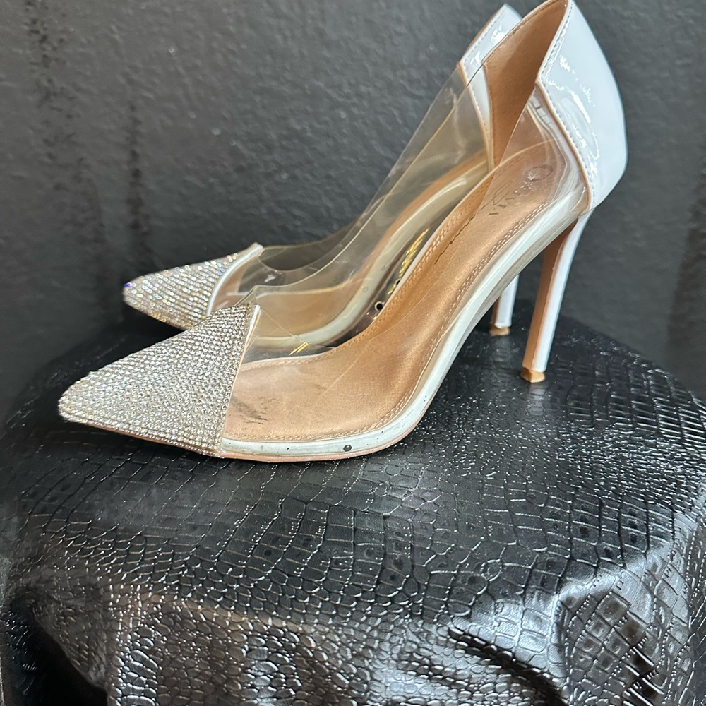 Elegant White and Silver Women's Heels - Picture 1 of 3